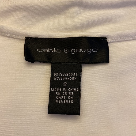 Cable & Gauge women’s viscose white with front ruffle accent top, l/s size S - Picture 5 of 9